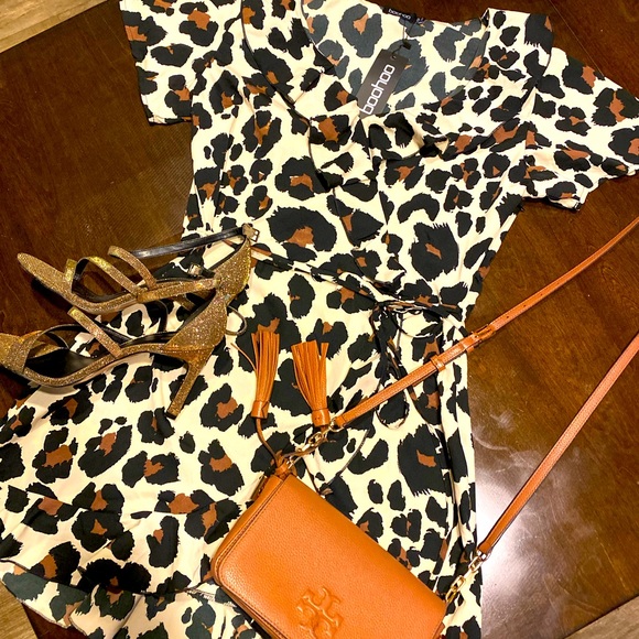 Boohoo v dress NWOT - Picture 1 of 10
